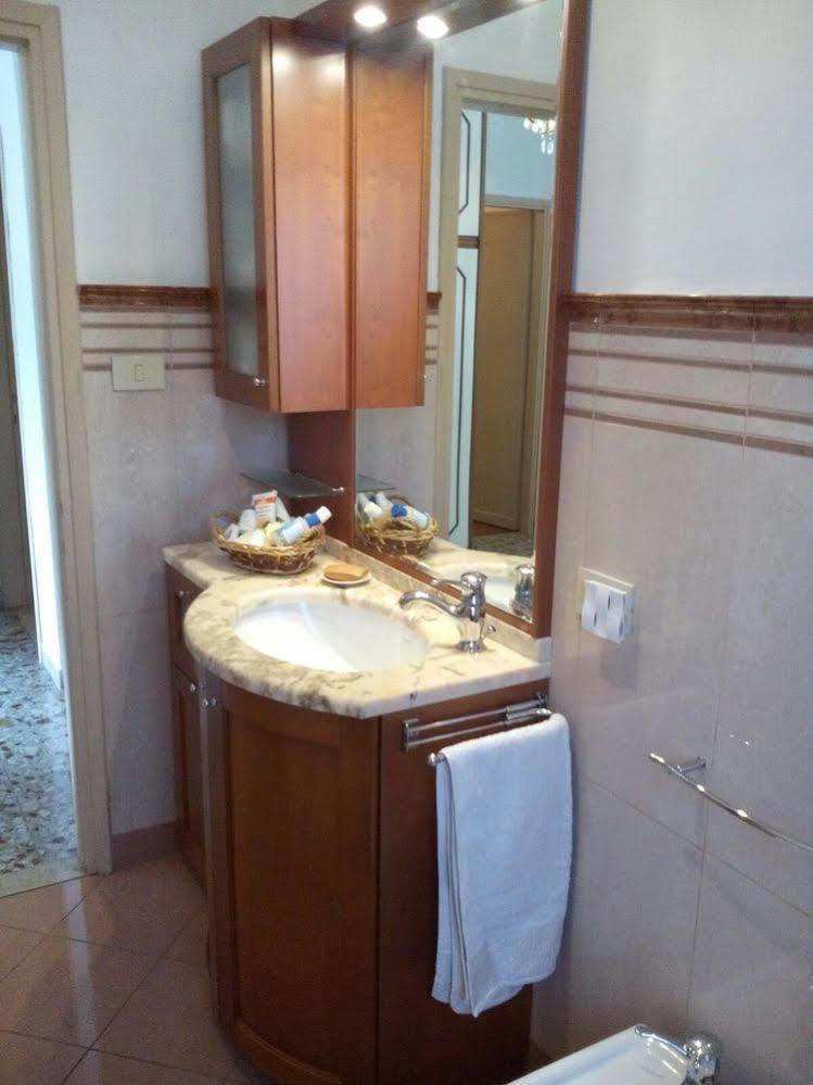 Bed and Breakfast Casa Emanuela П'яццола-суль-Брента Екстер'єр фото
