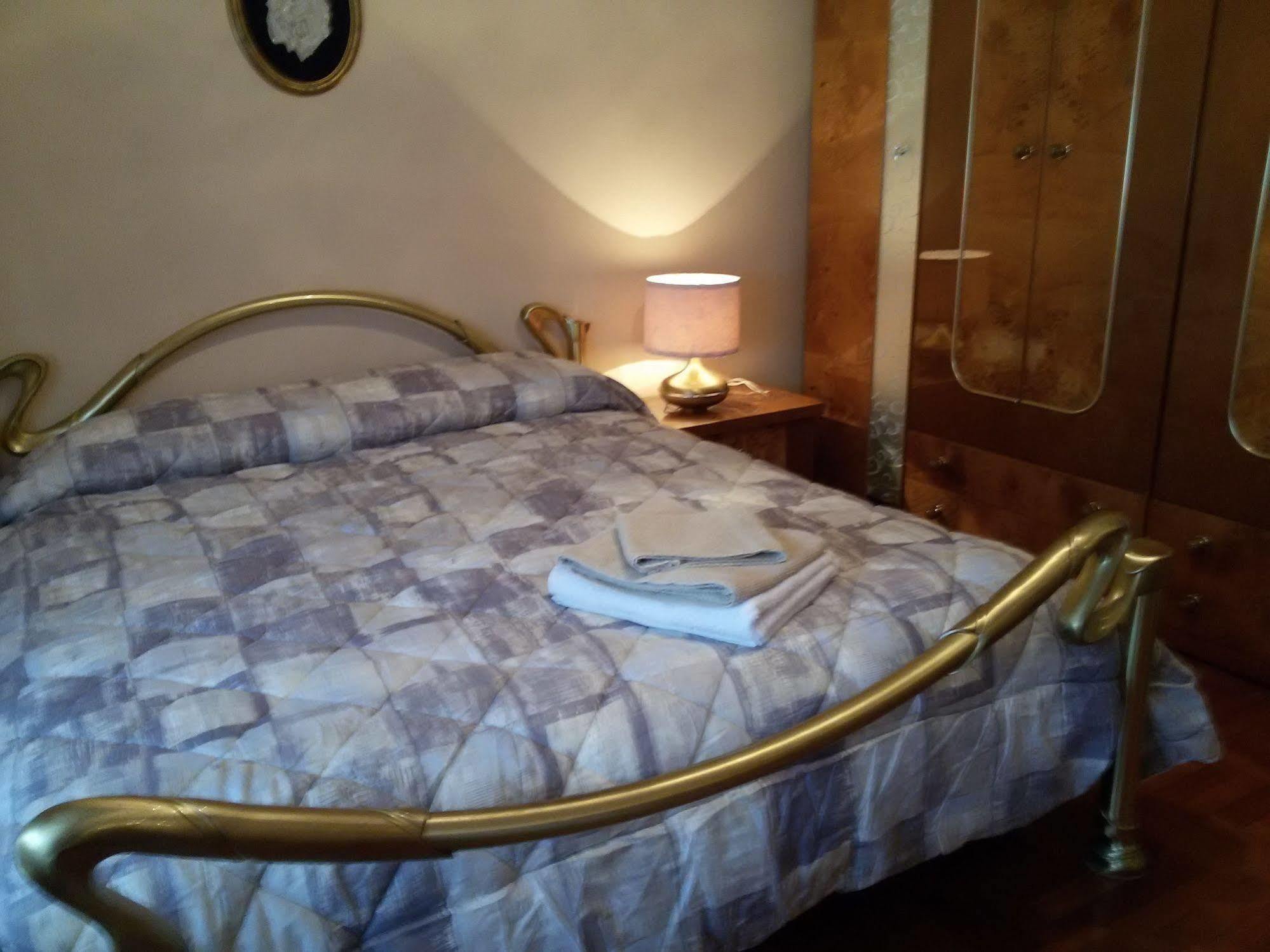 Bed and Breakfast Casa Emanuela П'яццола-суль-Брента Екстер'єр фото