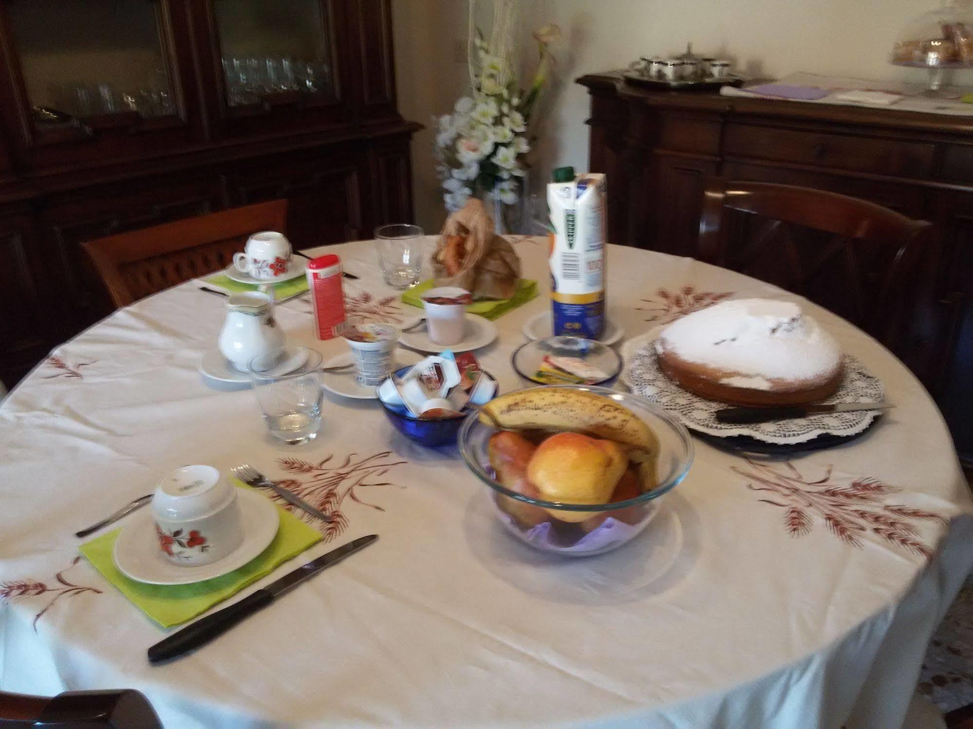 Bed and Breakfast Casa Emanuela П'яццола-суль-Брента Екстер'єр фото