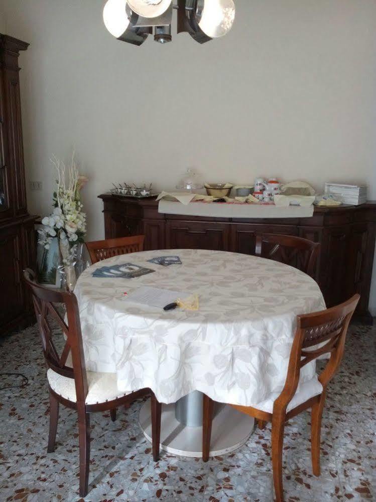 Bed and Breakfast Casa Emanuela П'яццола-суль-Брента Екстер'єр фото