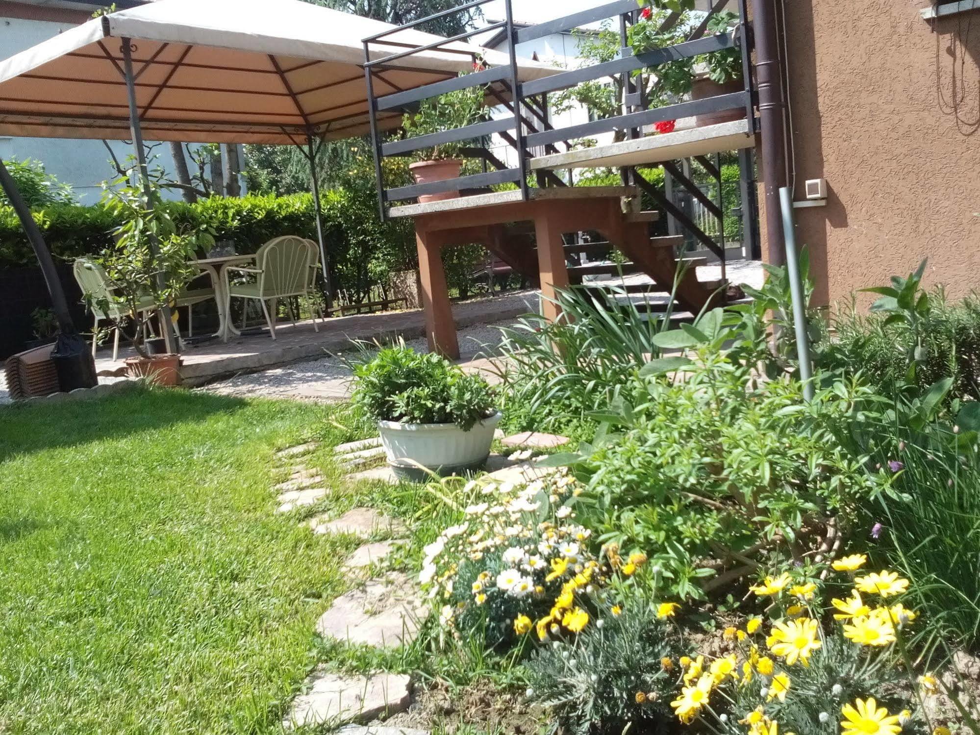 Bed and Breakfast Casa Emanuela П'яццола-суль-Брента Екстер'єр фото